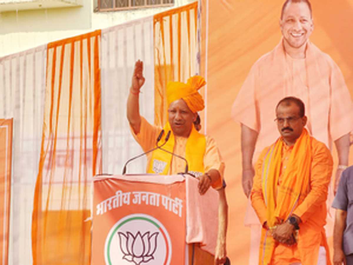 जब भी आपदा आती है तो कुछ लोग इटली भाग जाते हैं : योगी